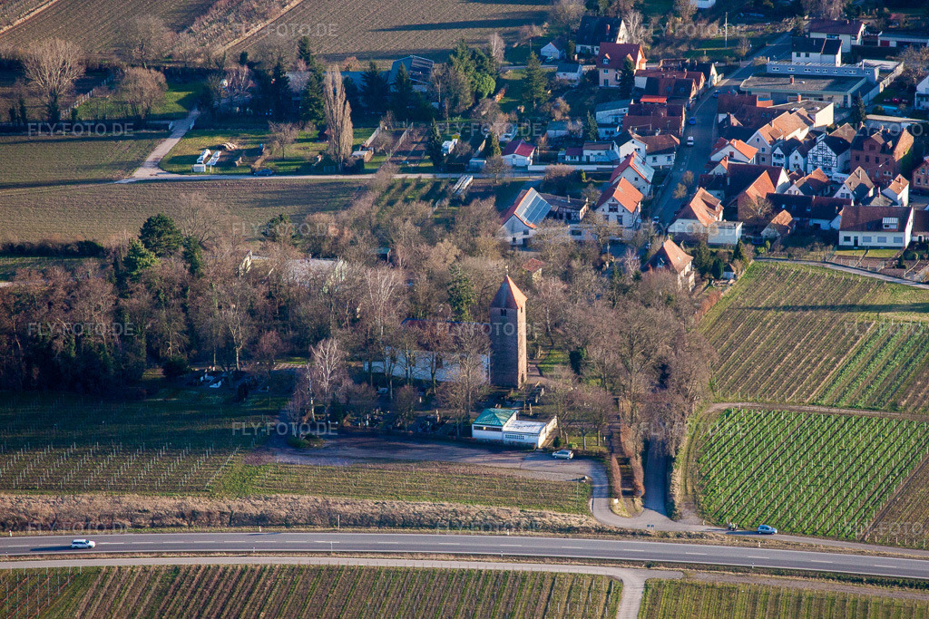 Luftbild: prot. Kirche am Friedhof im Ortsteil Wollmesheim in Landau im Bundesland Rheinland-Pfalz in Deutschland.Foto: IMG_62432.jpg vom 24.02.2014 durch Werner Riehm/FLY-FOTO.deAuflösung des Originals: 4752 x 3168 px