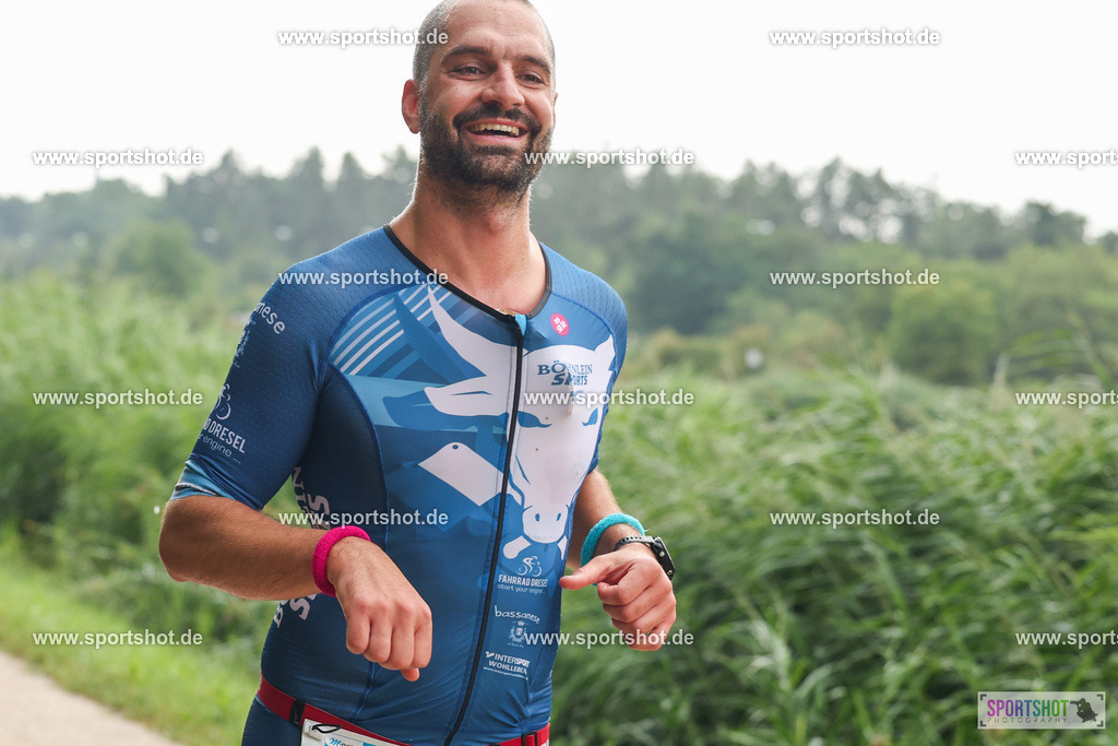 LUR_1695 | 34. M-net Erlanger Triathlon 2025 #erlangertriathlon  #mnettriathlon2025 #mnettriathlon #team #olympischedistanz #mitteldistanz #triathlon #maindonaukanal  #erlangertriathlon2025 #yourpictrs #tv1848 #tv1848erlangen  #triathlonbayern #sportinerlangen #demsportverbunden #sportshot_your_pictrs Copyright: www.sportshot.de