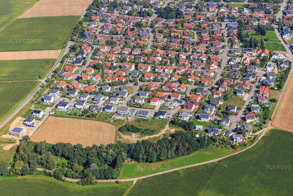 Ortsansicht von Süden | Luftbild: Ortsansicht von Süden im Ortsteil Lochham in Altheim im Bundesland Baden-Württemberg in Deutschland. Foto: IMG_129323.jpg vom 05.09.2021 durch Werner Riehm/FLY-FOTO.de - Realisiert mit Pictrs.com