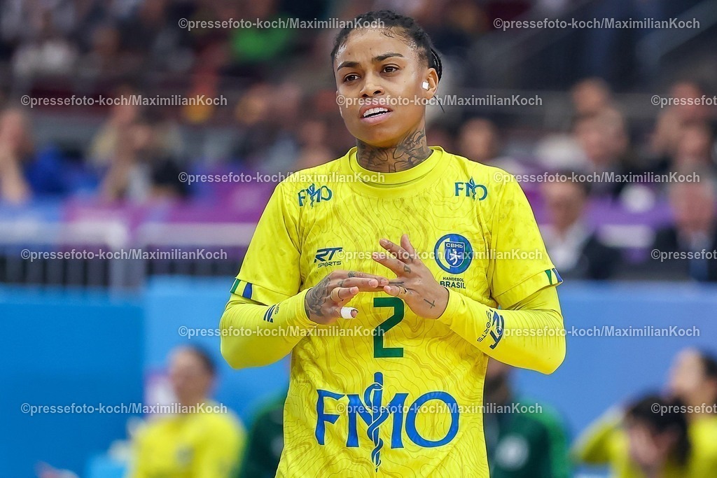IHF09122502021 | 09.12.2025, Handball WM Frauen, Viertelfinale, Deutschland - Brasilien, 27th IHF Women's Handball World Championship, Westfalenhalle Dortmund: Bruna de Paula (Brasilien #02) 