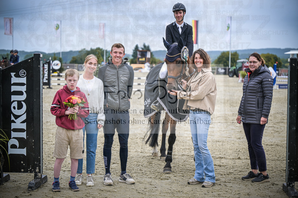 DOS_0051 | Entdecke hochwertige Reitturnierfotos von Foto Oger. Professionell, emotional und authentisch – jetzt Lieblingsmomente im Shop bestellen.Deutschlandweite Turnierfotografie. - Realisiert mit Pictrs.com