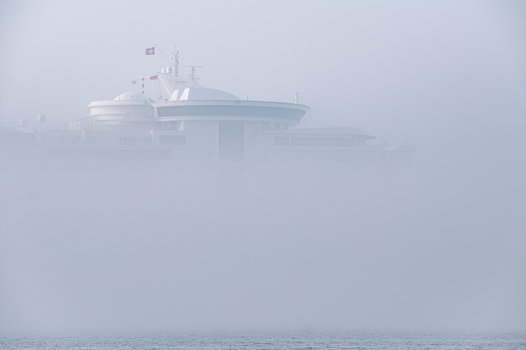 Color Magic im Nebel_1 | Entdecken Sie hochwertige Fotoprodukte für Ihr Zuhause, Büro oder als besonderes Geschenk.rpixel.de bietet Ihnen exklusive Fotografien aus den Bereichen Natur, Landschaft und Motiven vom Meer.Einfach direkt im Online-Shop bestellen. - Realisiert mit Pictrs.com