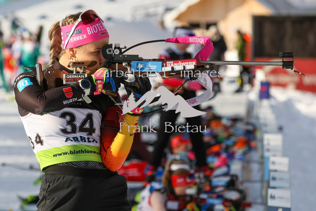 993T1803 | Stefanie Scherer