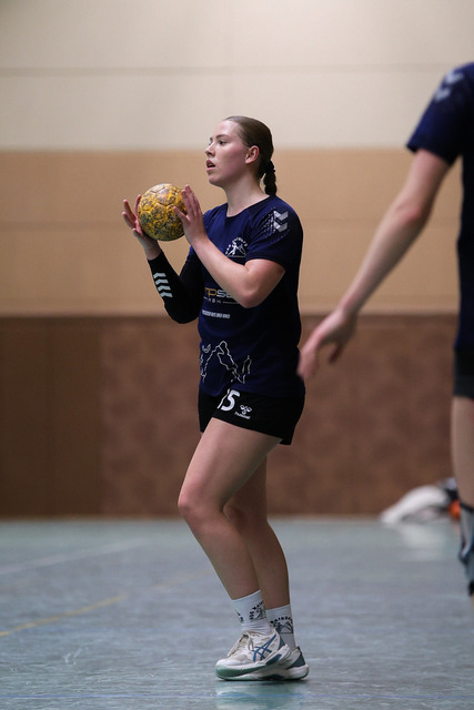 Handball I Damen I Saison 2025-2026 I Verbandsliga Süd I HSG Kalkberg 06 - MTV Dänischenhagen I 14.12.2025.192 | Hannah Zickermann (15, HSG Kalkberg 06) - Realisiert mit Pictrs.com