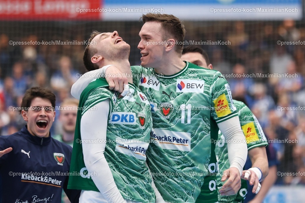 xkwix12042602070 | 2026.04.12, xkwix, Handball, HBL, TBV Lemgo Lippe -  Füchse Berlin, PHOENIX CONTACT arena, 28.Spieltag, Saison 2025 / 2026: Lasse Andersson (Füchse Berlin #11) und Mathias Gidsel (Füchse Berlin #19) jubeln nach Sieg und sind erleichtert DFB regulations prohibit any use of photographs as image sequences and or quasi-video. Photo: xKamilxWilkowskixPressefotoKochx