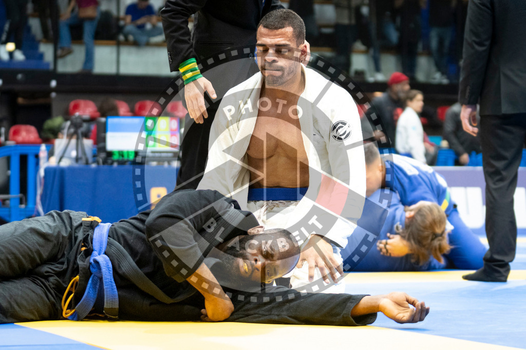 20240121PBB5812 | Fighters compete during the second day of the IBJJF European Championship in Paris, France, on January 21, 2024.