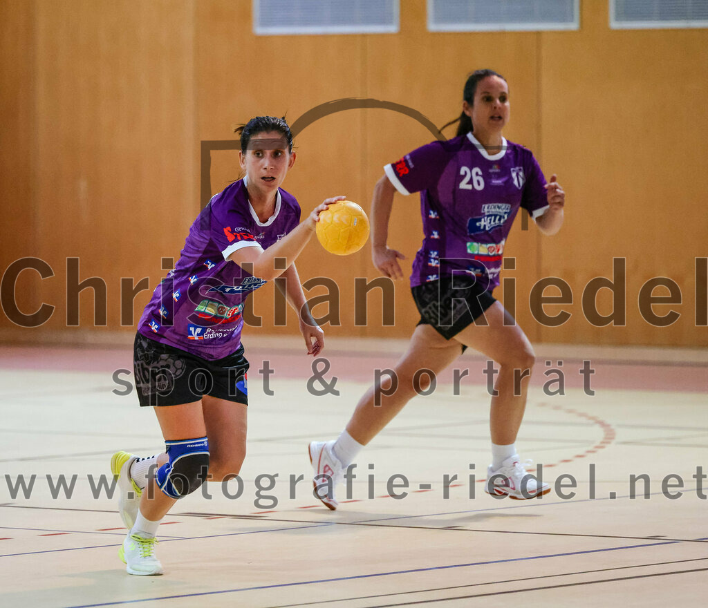 2023-10-14_067_SpVgg_Altenerding_gegen_HSG_Freising_Neufahrn_Damen | Erding, Deutschland, 14.10.2023:
Handball, Bezirksliga Frauen Altbayern 2023 / 2024, 3. Spieltag, SpVgg Altenerding II gegen HSG Freising-Neufahrn II, Endergebnis: 23:28

Grit Kschischow (SpVgg Altenerding, #2), Kati Gottschalk (SpVgg Altenerding, #26)

Foto: Christian Riedel / fotografie-riedel.net