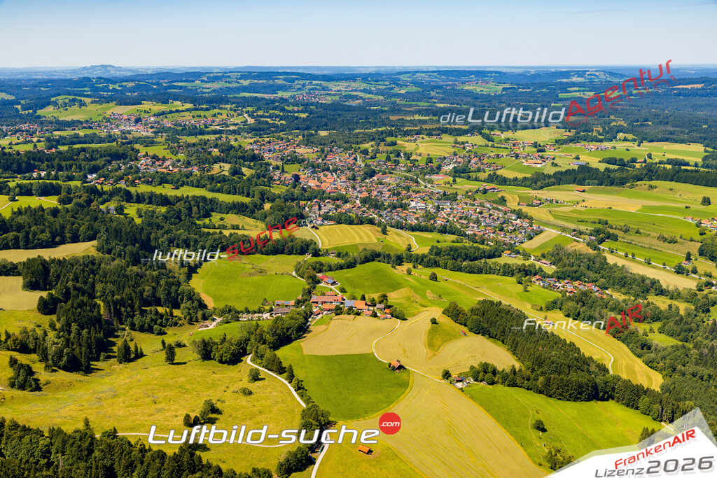 Luftaufnahme der Stadt Bad Kohlgrub - Die Luftaufnahme wurde 2025 vom UL-Flugzeug heraus erstellt ( keine Drohne ) - Hochauflösende Luftaufnahme - für professionelle Ausdrucke geeignet. Die Geschenkidee !Mit Lizenz und Bildrechte bestellbar