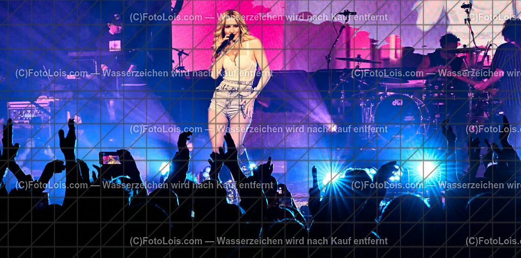 ALP5208_BergBauernTour-Konzert_Naschenweng Melissa | (C)FotoLois.com, Alois Spandl, BergBauernTour 2023 - Melissa Naschenweng, Tourstop in Wieselburg, Konzert im NV-Forum Wieselburg, Sa 8. April 2023.