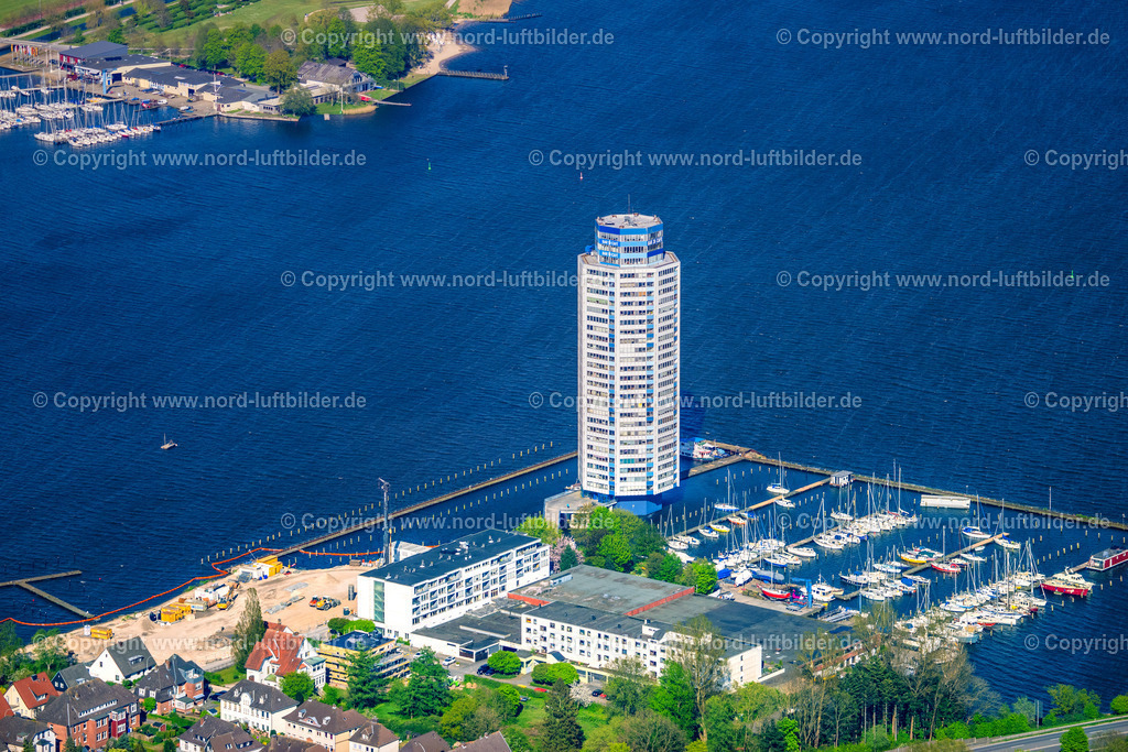 Schleswig_Wikingerturm_ELS_0735010524 | SCHLESWIG 01.05.2024 Hochhaus- Gebäude im Wohngebiet  Wikingturm am Wikingeck im Yachthafen im Ortsteil Annettenhöh in Schleswig im Bundesland Schleswig-Holstein. // High-rise building in the residential area  Wikingturm on Wikingeck in the district Annettenhoeh in Schleswig in the state Schleswig-Holstein. Foto: Martin Elsen