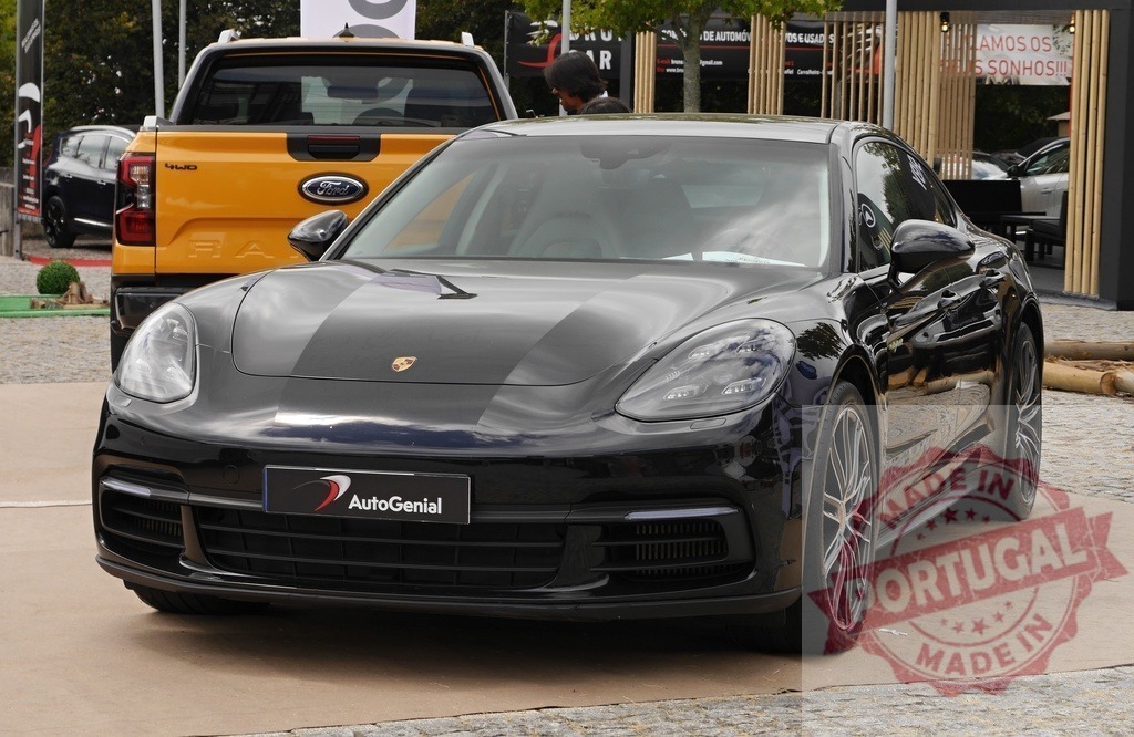 Black Porsche Panamera parked at car dealership event | Porsche Panamera and Ford Ranger showcase luxury and utility vehicles - Realisiert mit Pictrs.com