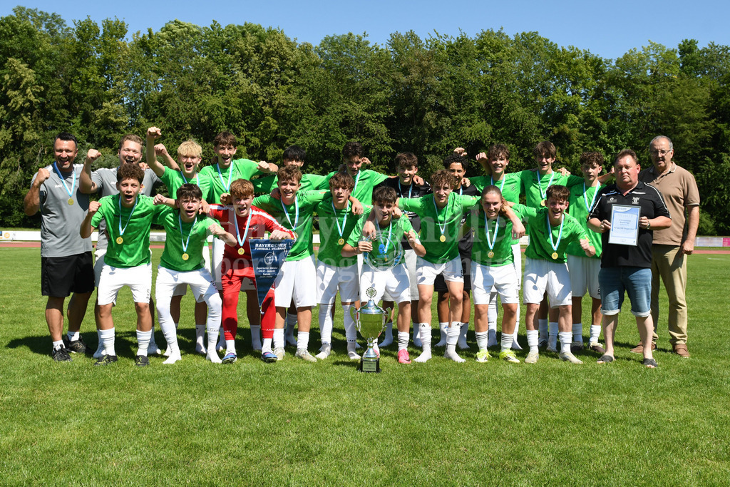 Bayernliga Meister SpVgg GW Deggendorf C-Junioren | Jubelbilder SpVgg GW Deggendorf C-Junioren U15 - Realisiert mit Pictrs.com