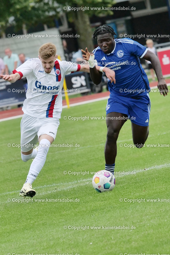 Fußball : Testspiel : SuS 09 Dinslaken - Schalke 04 U 19 am 25.07.2024 | Foto : Jochen Emde / www.kameradabei.de - Realisiert mit Pictrs.com