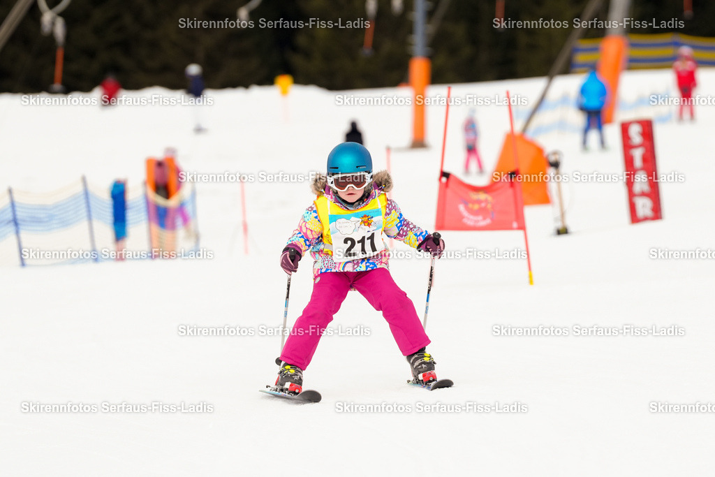 SRF_02.01.2026_0268 | Skirennfotos,Serfaus,Fiss,Ladis,Kinderskirennen,Winter,Tirol,Oberland,skirace,SFL,feelfree,weil wir's genießen,ski,Ski,skifahren,Sonnenplateau, - Realisiert mit Pictrs.com