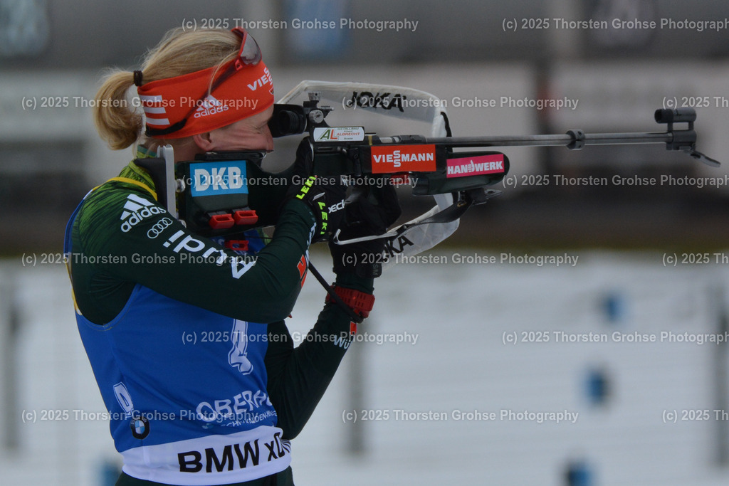 IBU WC Biathlon Oberhof 2018 | HILDEBRAND Franziska (GER) am Schiessstand; IBU WC Biathlon Oberhof 2018, 10 km Verfolgung der Frauen am 06.01.2018 in der DKB Ski Arena in Oberhof, (Deutschland) - Realisiert mit Pictrs.com
