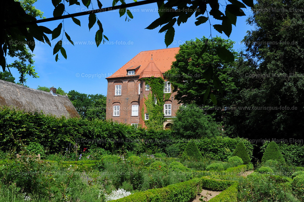 Agathenburg_ELS_4691153064a | Agathenburg - Aufnahmedatum: 02.06.2011, Aufnahmehöhe:  m, Koordinaten:  - , Bildgröße: 4256 x  2832 Pixel - Copyright 2011 by Martin Elsen, Kontakt: Tel.: +49 157 74581206, E-Mail: info@schoenes-foto.deSchlagwörter: - Realisiert mit Pictrs.com