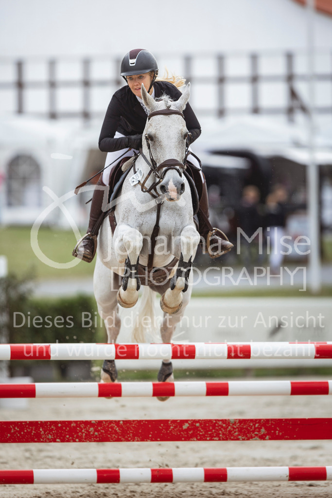 240712_BHO_L-Springen-305 | Deine schönsten Turniermomente als professionelle Fotos! Entdecke hochwertige Pferdesport-Fotografie im Online-Shop. Jetzt Fotos finden & bestellen!