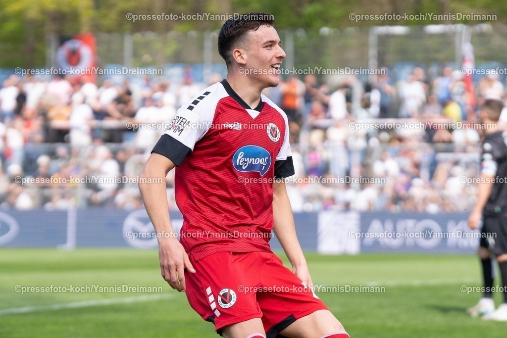 xydr05042501019 | 05.04.2025, xydrx, Fußball, Viktoria Köln - SpVgg Unterhaching , 3.Liga, Sportpark Höhenberg, Saison 2024 2025: Said El Mala (Viktoria Köln #22) jubelnd, freut sich über sein Tor zum 3:1 DFB regulations prohibit any use of photographs as image sequences and or quasi-video.