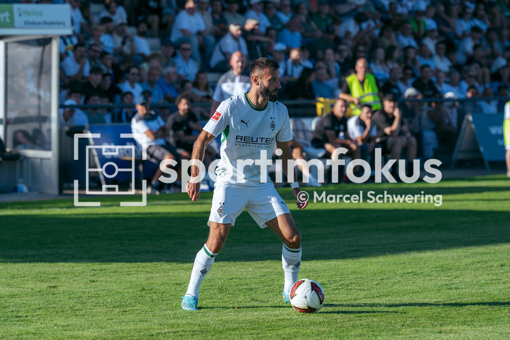 SSVg Velbert 02 – Borussia Mönchengladbach | Franck Honorat (Borussia Mönchengladbach) am Ball. Testspiel zwischen der SSVg Velbert 02 und Borussia Mönchengladbach in Velbert, 12.08.2026. Endstand: 0:8. sportimfokus / Marcel Schwering - Realisiert mit Pictrs.com