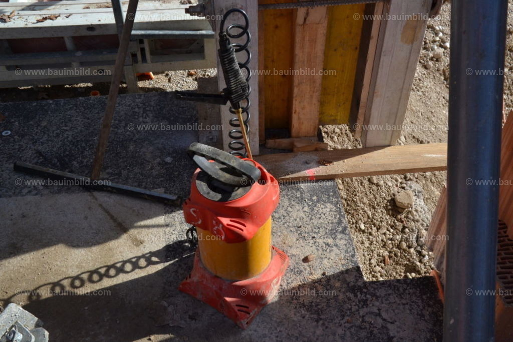 bib-lg01-baustelleneinrichtung-0133 | Nach LV-Leistungsgruppen sortierte Detailfotos über den Bau eines Hauses. Alle Hausbau-Bilder direkt vom Urheber und Autor der Website Haus-Selber-Bauen.com