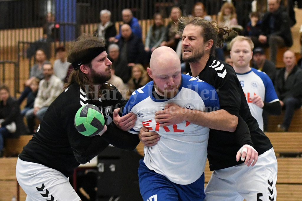 HC Deggendorf : Burghausen II | Michel Poek (HC Deggendorf #27 tankt sich durch - Realisiert mit Pictrs.com