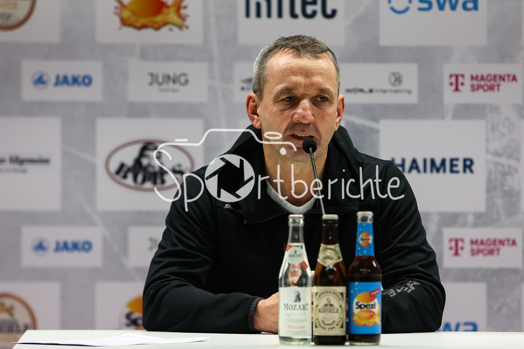 Augsburger Panther - Fischtown Pinguins | Bremerhaven Trainer Thomas POPIESCH auf der Pressekonferenz nach dem Sieg in Augsburg