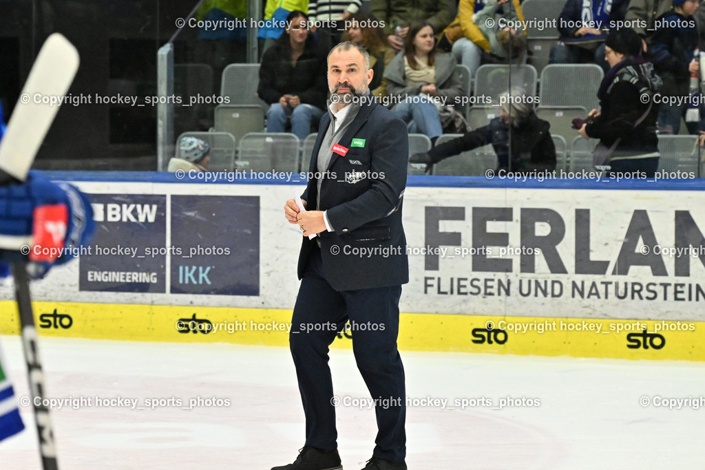 EC IDM WÄRMEPUMPEN VSV vs. HCB Südtirol Alperia | Pierre Allard Headcoach EC VSV, EC IDM WÄRMEPUMPEN VSV vs. HCB Südtirol Alperia, EC IDM WÄRMEPUMPEN VSV vs. HCB Südtirol Alperia am 28.12.2025 in Villach (Stadthalle Villach), Austria, (Photo by Bernd Stefan)
