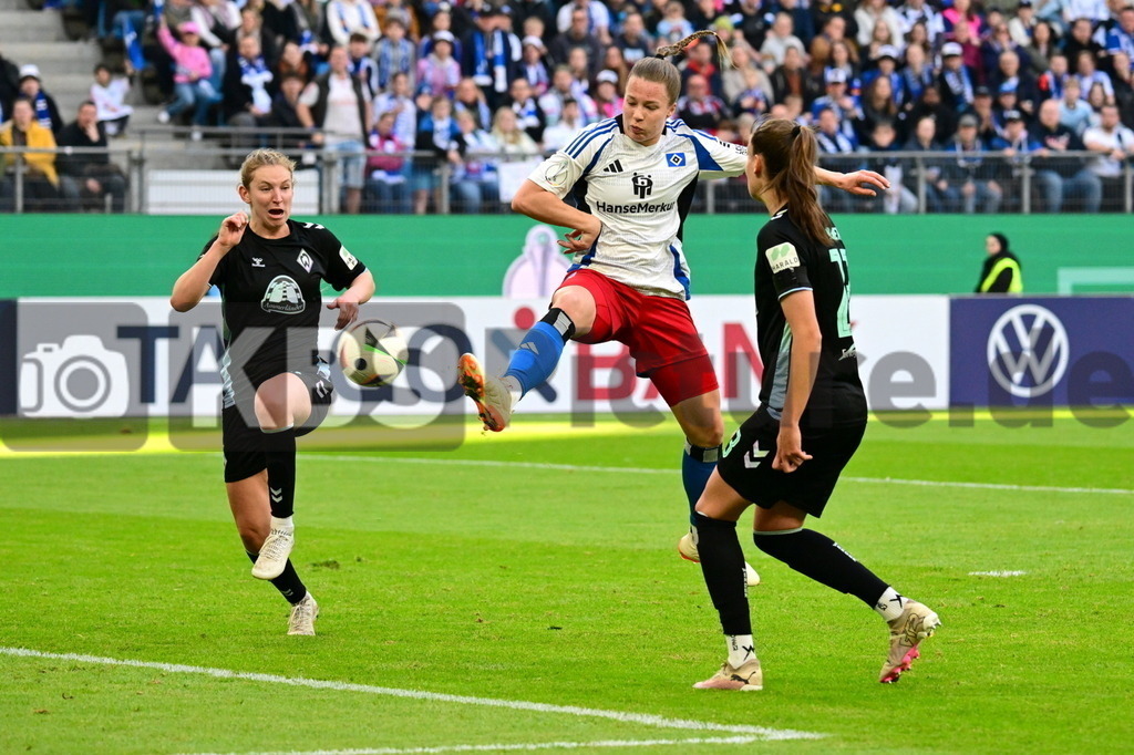 KBS Picture_HSV-Bremen_Frauen_009 | v.l. Ronan Kaylie (Werder Bremen Frauen) , Meyer Christin (HSV Frauen) , Nemeth Hanna (Werder Bremen Frauen) ,Sportplatz :  Volksparkstadion, - Realisiert mit Pictrs.com