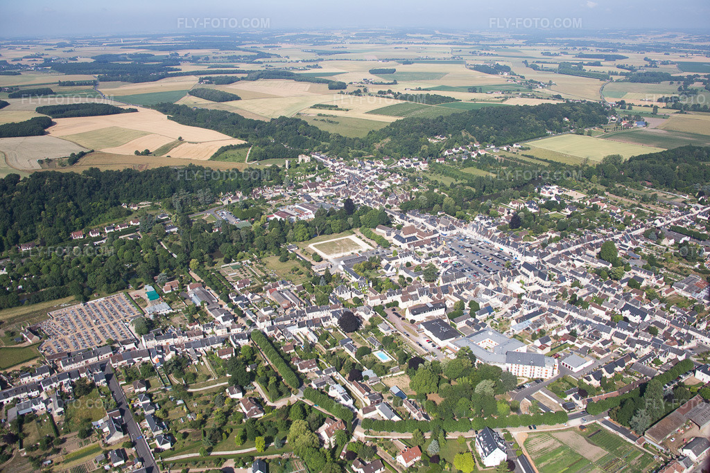 Aerial view: View of the town in Montoire-sur-le-Loir in the state Loir et Cher, France.Photo: IMG_081141.jpg taken on 06/19/2015 by Werner Riehm/FLY-FOTO.comResolution of the original: 5269 x 3513 px