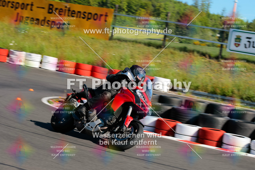 Moto-TeamOBK-21332 | Hier findet Ihr Bilder von Touristenfahrten auf der Nürburgring Nordschleife oder von anderen Veranstaltungen die ich besucht habe. Viel Spass beim Durch Schauen 