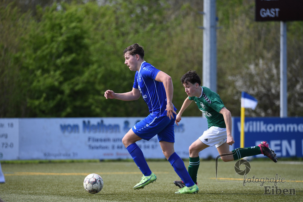 FC Rastede-VFL Oldenburg | B-Jugend Bezirksliga; FC Rastede (blau)-VFL Oldenburg (grün) am 06.04.2024; in Rastede (Sportanlage Köttersweg), Photo: Philip Eiben 2024 - Realisiert mit Pictrs.com