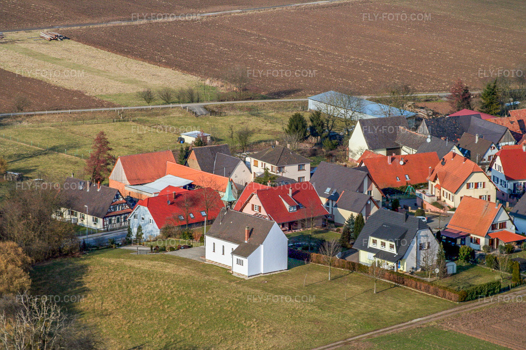 Aerial view: Pl. de la Chapelle in Niederlauterbach in the state Bas-Rhin, France. – Photo: IMG_1172.jpg taken on 03/12/2006 by Werner Riehm/FLY-FOTO.com – Resolution of the original: 3456 x 2304 px