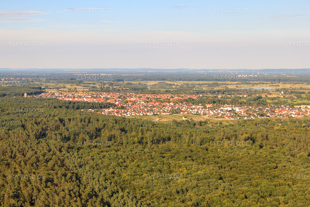 Luftbild: Stadtansicht von Osten in Jockgrim im Bundesland Rheinland-Pfalz in Deutschland. Foto: IMG_30894.jpg vom 31.07.2010 durch Werner Riehm/FLY-FOTO.de