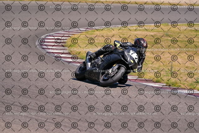 26bt05-1036 | markuskiefer.com - Realisiert mit Pictrs.com