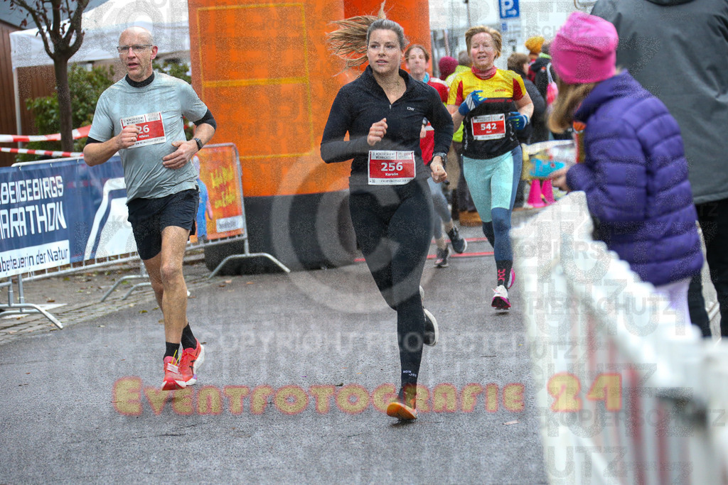 251130_1141_EX1_8267 | Sportfotografie im Rhein-Sieg Kreis, Köln, Bonn, NRW, Rheinland Pfalz, Hessen, etc. Unser Tätigkeitsfeld umfasst den Laufsport vom Volkslauf über den Marathon, Duathlon, Triathon bis zum Ultralauf wie Kölnpfad Ultra oder Schindertrail.