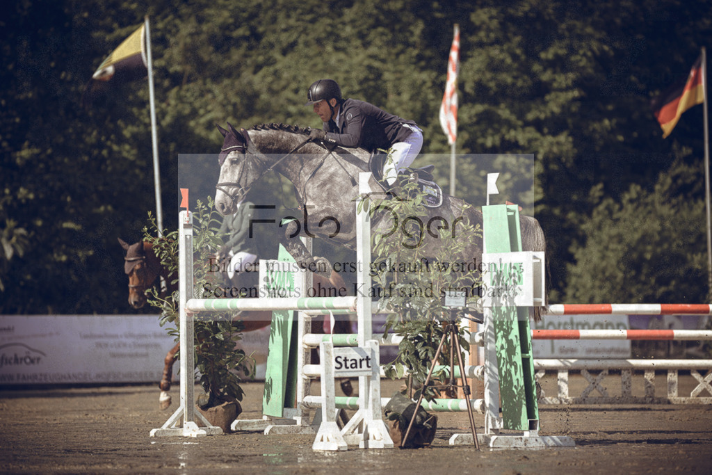 20240530-DOS_0302 | Entdecke hochwertige Reitturnierfotos von Foto Oger. Professionell, emotional und authentisch – jetzt Lieblingsmomente im Shop bestellen.Deutschlandweite Turnierfotografie. - Realisiert mit Pictrs.com