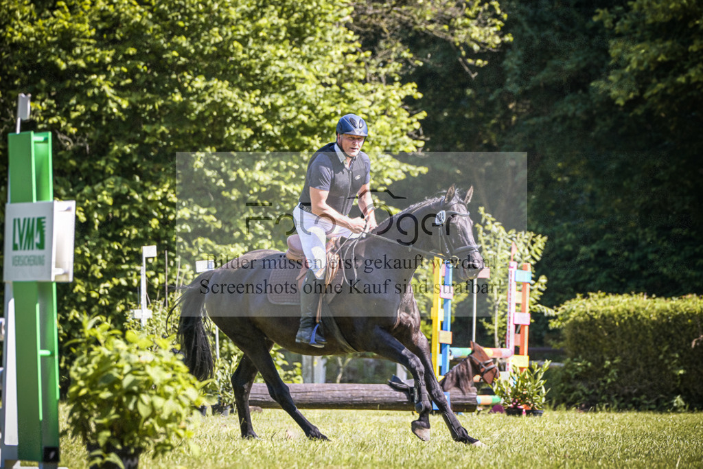 DOS_0042 | Entdecke hochwertige Reitturnierfotos von Foto Oger. Professionell, emotional und authentisch – jetzt Lieblingsmomente im Shop bestellen.Deutschlandweite Turnierfotografie. - Realisiert mit Pictrs.com