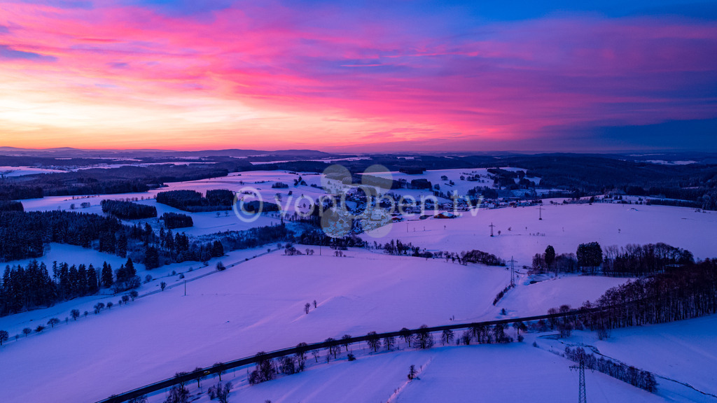 Sonnenaufgang über Wickendorf/Teuschnitz im Winter | Luftbilder, Drohnenbilder, Oberfranken, Bayern, Kronach, Lichtenfels, Kulmbach, Thüringen, Frankenwald, Thüringerwald - Realisiert mit Pictrs.com