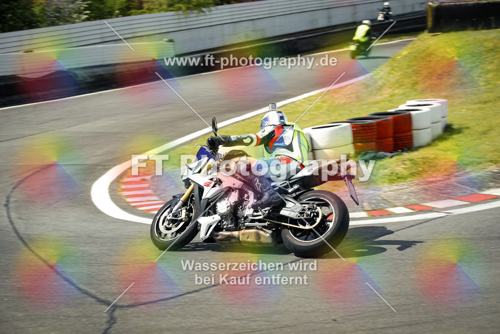 OBK_Mai_Martina_Markus-10843 | Hier findet Ihr Bilder von Touristenfahrten auf der Nürburgring Nordschleife oder von anderen Veranstaltungen die ich besucht habe. Viel Spass beim Durch Schauen 