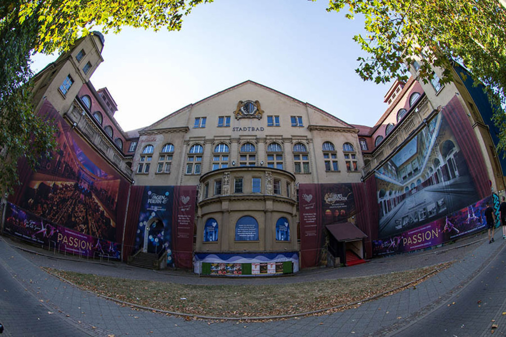 Foto: Leipzig - Stadtbad | Das Team hinter BILDLEXIKON LEIPZIG bündelt historische wie aktuelle Informationen über die Stadt Leipzig in Text und Bild auf einer Plattform und stellt diese der interessierten Öffentlichkeit zur Verfügung.
