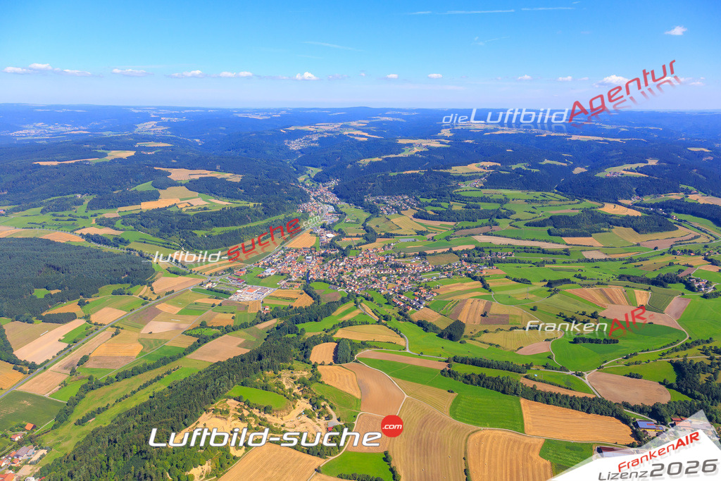 Die Luftaufnahme Friesen - Kronach wurde vom UL-Flugzeug (keine Drohne) aus fotografiert.Hohe Druck- Auflösung-die Geschenkidee!
