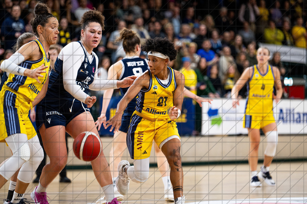 1. DBBL 24/25 | 02.11.2024 | Alba Berlin vs. USC Freiburg | 1. DBBL 24/25 | 02.11.2024 | Alba Berlin vs. USC Freiburg - - - - - CREDIT, www.bullenfotos.de, Martin König, Hörner Weg 40, D-49078 Osnabrück, +4917663732967, Nutzung und Weitergabe nur zu den vereinbarten Zwecken. Presseanfragen an Urheber. Alle Rechte beim Urheber. - - - - - - Realisiert mit Pictrs.com