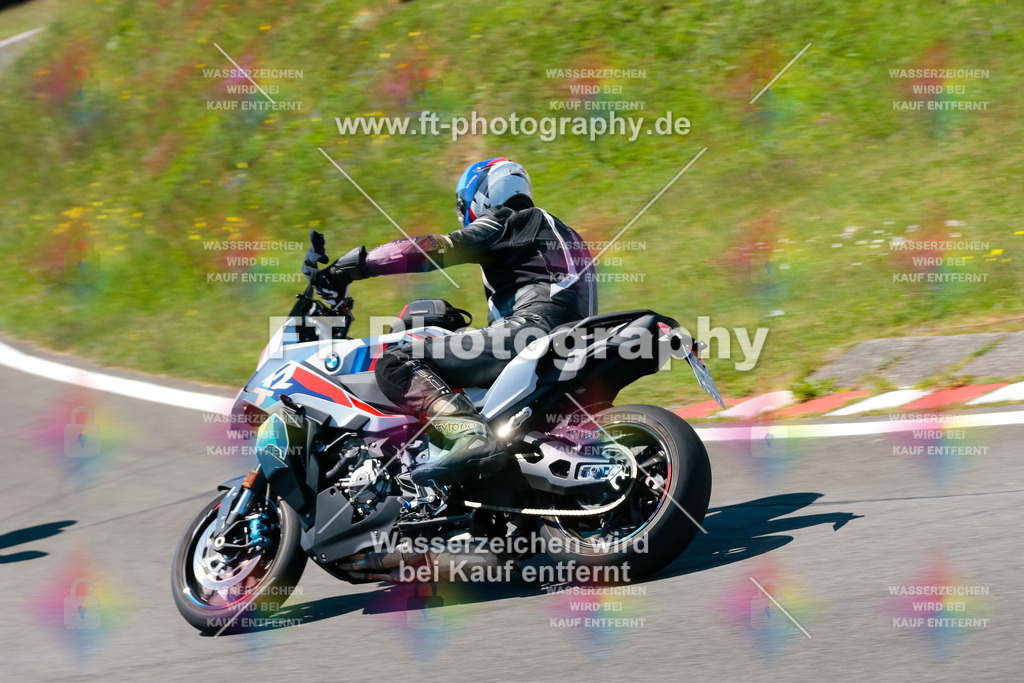 Moto-TeamOBK-21911 | Hier findet Ihr Bilder von Touristenfahrten auf der Nürburgring Nordschleife oder von anderen Veranstaltungen die ich besucht habe. Viel Spass beim Durch Schauen 