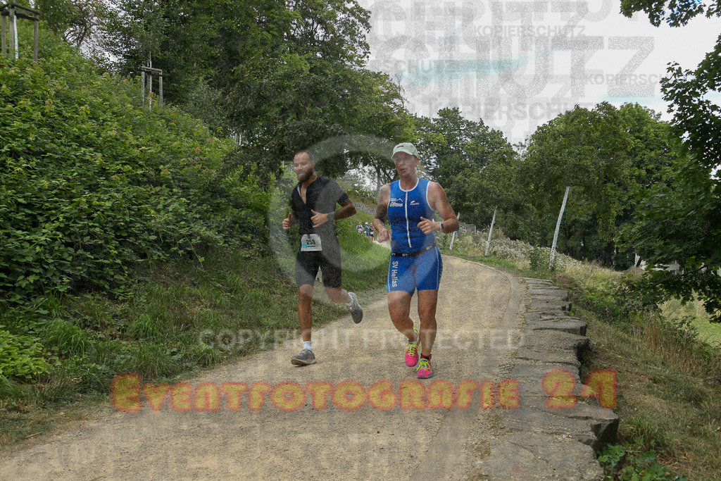 250824_1351_EX1_3955 | Sportfotografie im Rhein-Sieg Kreis, Köln, Bonn, NRW, Rheinland Pfalz, Hessen, etc. Unser Tätigkeitsfeld umfasst den Laufsport vom Volkslauf über den Marathon, Duathlon, Triathon bis zum Ultralauf wie Kölnpfad Ultra oder Schindertrail.