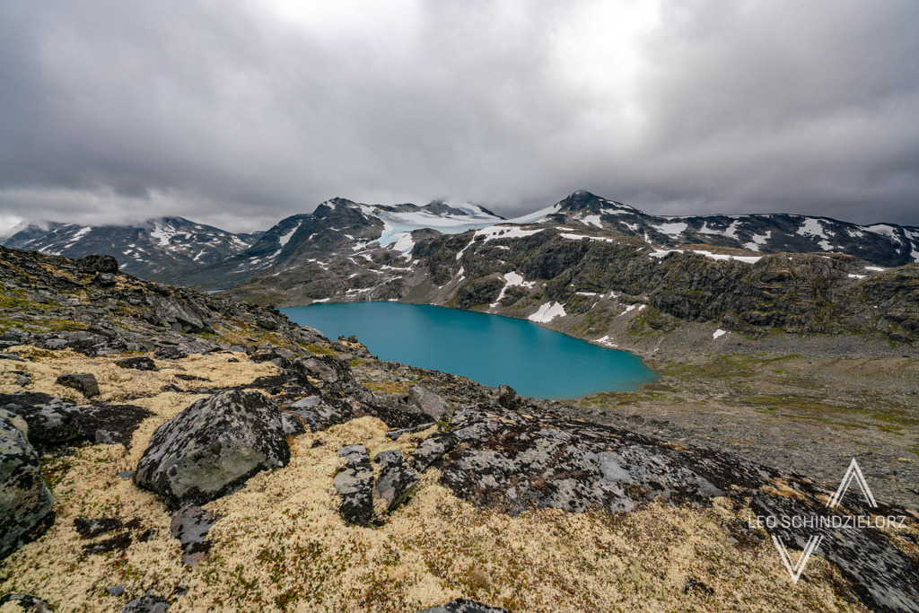 Fotografie_Leo_Schindzielorz_NO_Sommer_Jotunheimen_Kyrkjeoksle_20220819_A7R03767_org | Atmosphärische Landschaftsbilder & Drohnenaufnahmen aus dem Allgäu, Tirol, Südtirol & der Schweiz – ideal für Leinwanddrucke & zur stilvollen Raumgestaltung. - Realisiert mit Pictrs.com