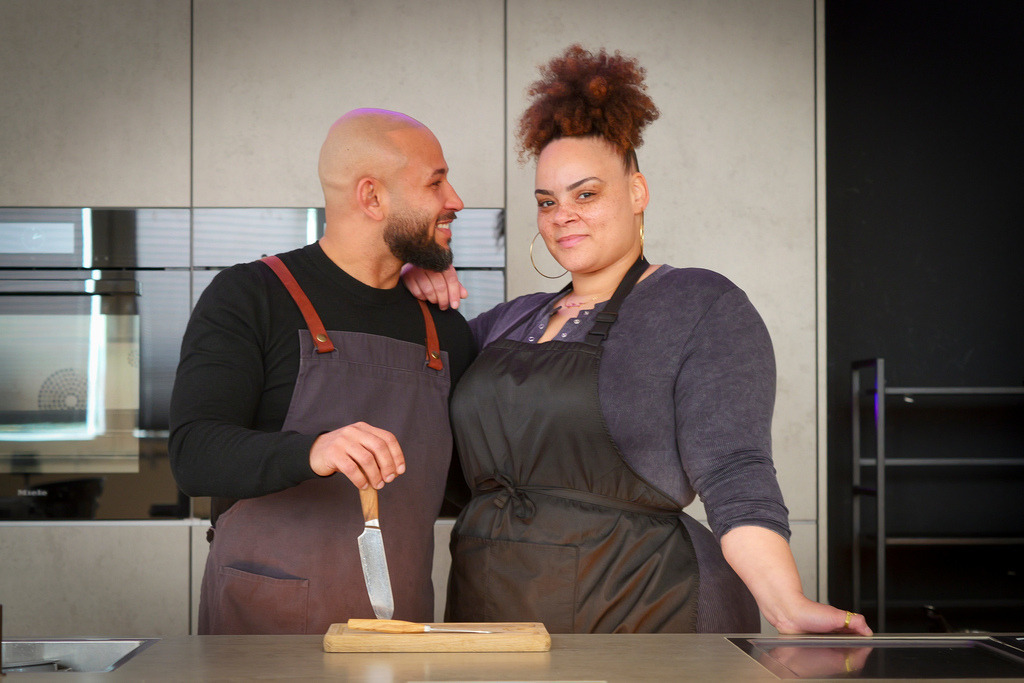 Taylor | Korntal Münchingen - Der Korntal-Münchinger Eventkoch Craig Taylor, bekannt als Finalist aus der TV-Serie The Taste, wuppt nebenher viele soziale Projekte. Seine Mission: Kindern und Jugendlichen gesunde Ernährung zeigen. Auch dabei : seine Frau Theresa Taylor - Realisiert mit Pictrs.com