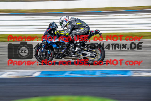 MaZZes_FotoMatrix_230410_9665 | WEISS