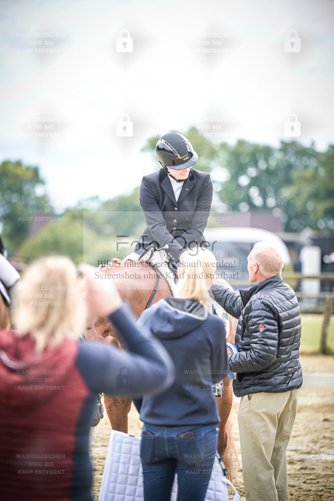 DOS_9866 | Entdecke hochwertige Reitturnierfotos von Foto Oger. Professionell, emotional und authentisch – jetzt Lieblingsmomente im Shop bestellen. - Realisiert mit Pictrs.com