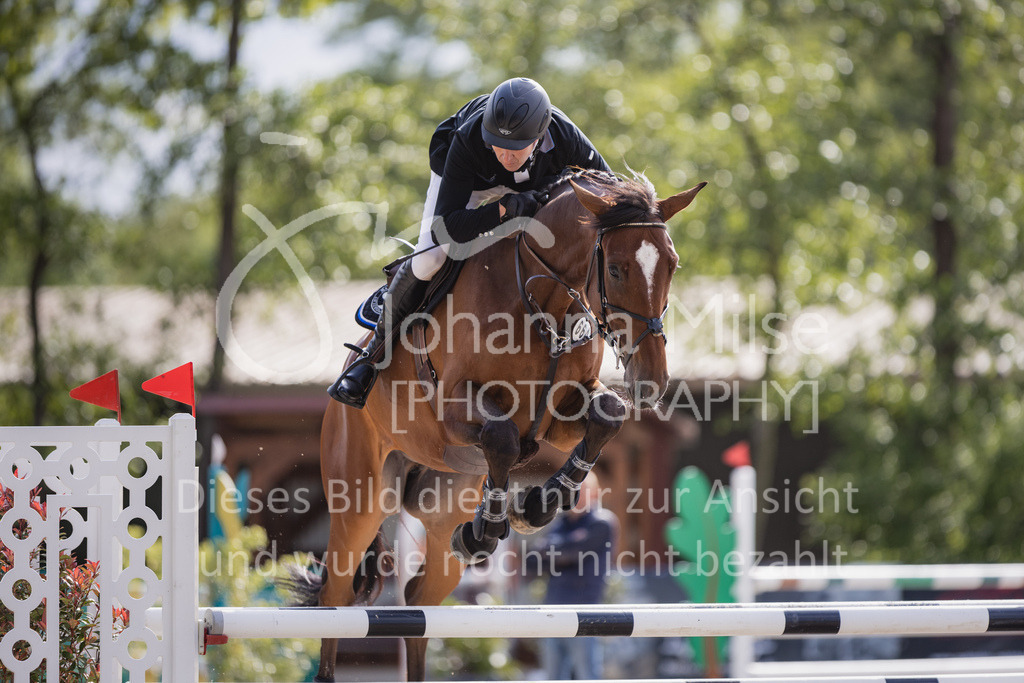 230516_Mühlen_05SprPf-L-514 | Deine schönsten Turniermomente als professionelle Fotos! Entdecke hochwertige Pferdesport-Fotografie im Online-Shop. Jetzt Fotos finden & bestellen!