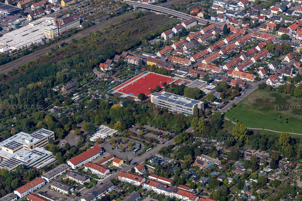 Luftbild: Eduard-Spranger-Gymnasium im Ortsteil Queichheim in Landau im Bundesland Rheinland-Pfalz in Deutschland. Foto: IMG_135090.jpg vom 30.09.2022 durch Werner Riehm/FLY-FOTO.deDatum